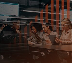 escribiendo en una computadora portátil